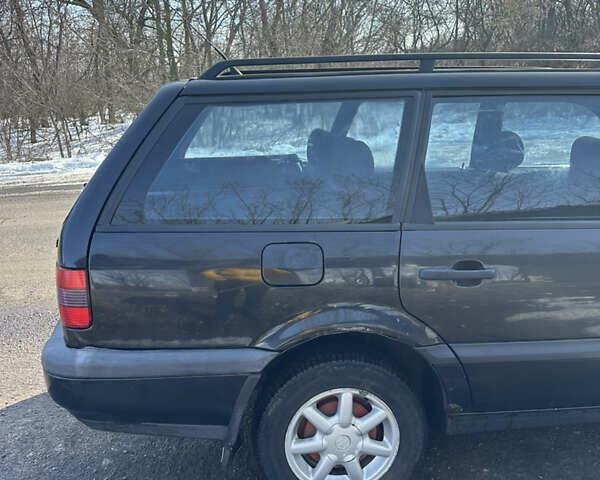 Черный Фольксваген Пассат, объемом двигателя 1.8 л и пробегом 300 тыс. км за 2500 $, фото 7 на Automoto.ua