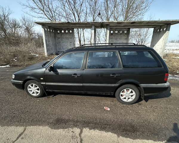 Черный Фольксваген Пассат, объемом двигателя 1.8 л и пробегом 300 тыс. км за 2500 $, фото 13 на Automoto.ua