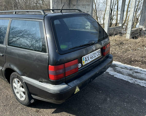 Черный Фольксваген Пассат, объемом двигателя 1.8 л и пробегом 300 тыс. км за 2500 $, фото 16 на Automoto.ua