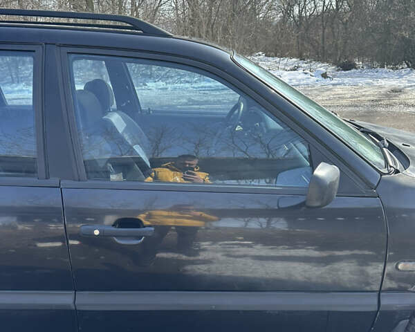 Черный Фольксваген Пассат, объемом двигателя 1.8 л и пробегом 300 тыс. км за 2500 $, фото 5 на Automoto.ua