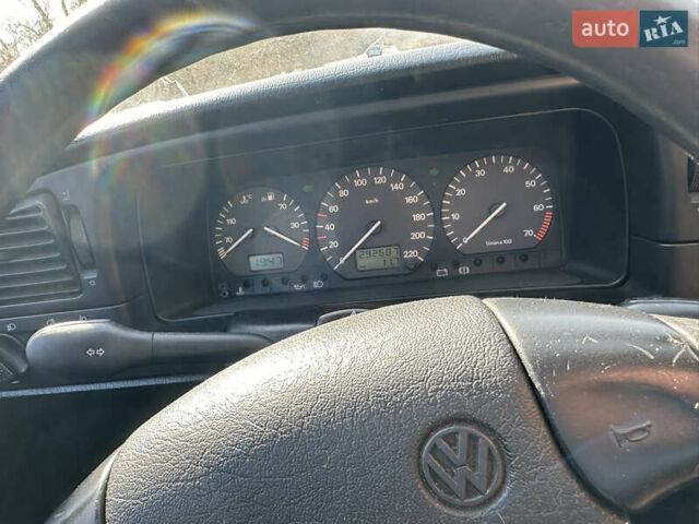 Черный Фольксваген Пассат, объемом двигателя 1.8 л и пробегом 300 тыс. км за 2500 $, фото 28 на Automoto.ua