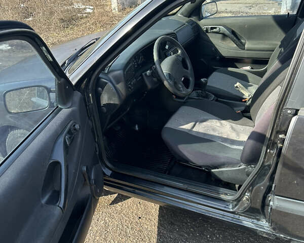 Черный Фольксваген Пассат, объемом двигателя 1.8 л и пробегом 300 тыс. км за 2500 $, фото 17 на Automoto.ua