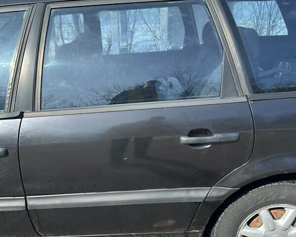 Черный Фольксваген Пассат, объемом двигателя 1.8 л и пробегом 300 тыс. км за 2500 $, фото 10 на Automoto.ua