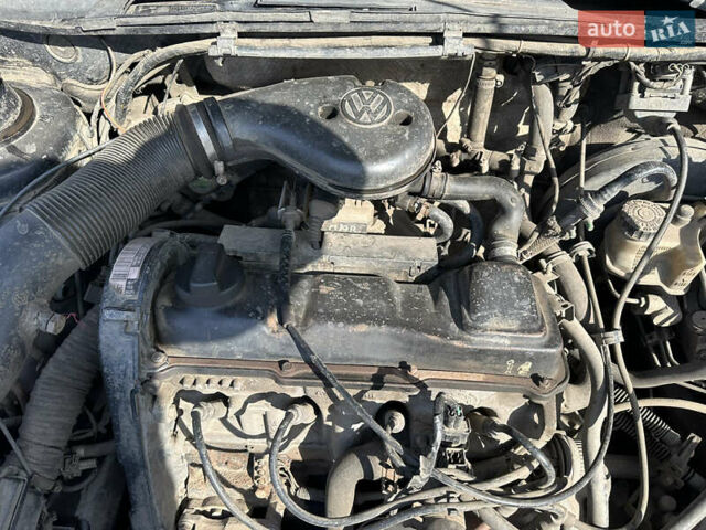 Черный Фольксваген Пассат, объемом двигателя 1.8 л и пробегом 300 тыс. км за 2500 $, фото 40 на Automoto.ua