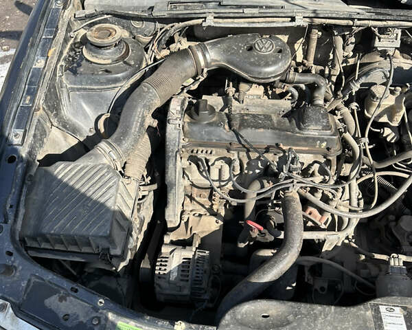 Черный Фольксваген Пассат, объемом двигателя 1.8 л и пробегом 300 тыс. км за 2500 $, фото 37 на Automoto.ua