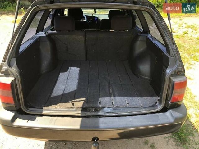 Черный Фольксваген Пассат, объемом двигателя 1.78 л и пробегом 472 тыс. км за 2065 $, фото 8 на Automoto.ua