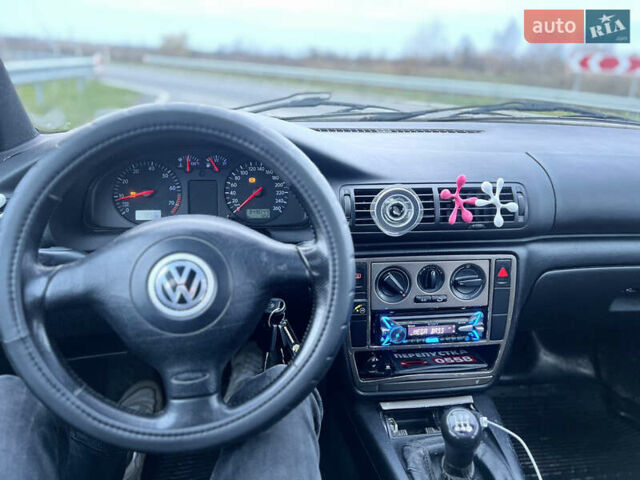 Черный Фольксваген Пассат, объемом двигателя 1.6 л и пробегом 350 тыс. км за 3200 $, фото 12 на Automoto.ua