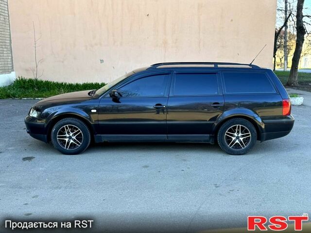 Черный Фольксваген Пассат, объемом двигателя 1.6 л и пробегом 347 тыс. км за 2700 $, фото 6 на Automoto.ua