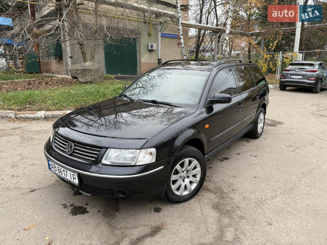 Черный Фольксваген Пассат, объемом двигателя 1.6 л и пробегом 335 тыс. км за 2999 $, фото 1 на Automoto.ua
