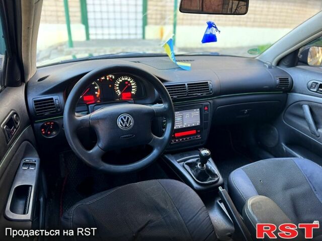 Черный Фольксваген Пассат, объемом двигателя 1.6 л и пробегом 347 тыс. км за 2700 $, фото 4 на Automoto.ua