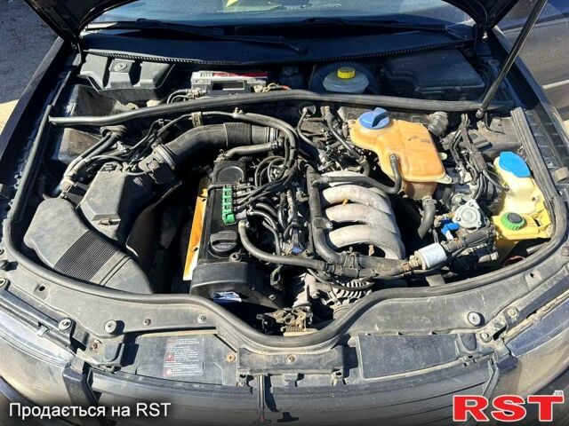 Черный Фольксваген Пассат, объемом двигателя 1.6 л и пробегом 347 тыс. км за 2700 $, фото 8 на Automoto.ua