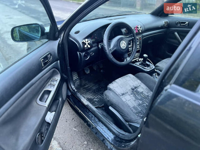 Черный Фольксваген Пассат, объемом двигателя 1.6 л и пробегом 350 тыс. км за 3200 $, фото 14 на Automoto.ua