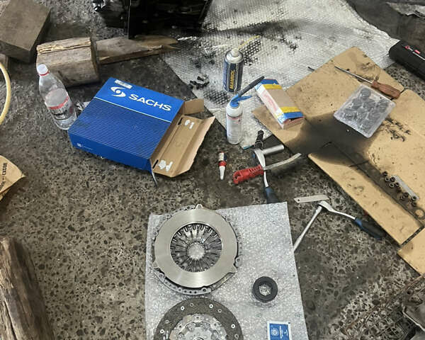 Черный Фольксваген Пассат, объемом двигателя 1.6 л и пробегом 350 тыс. км за 3200 $, фото 19 на Automoto.ua