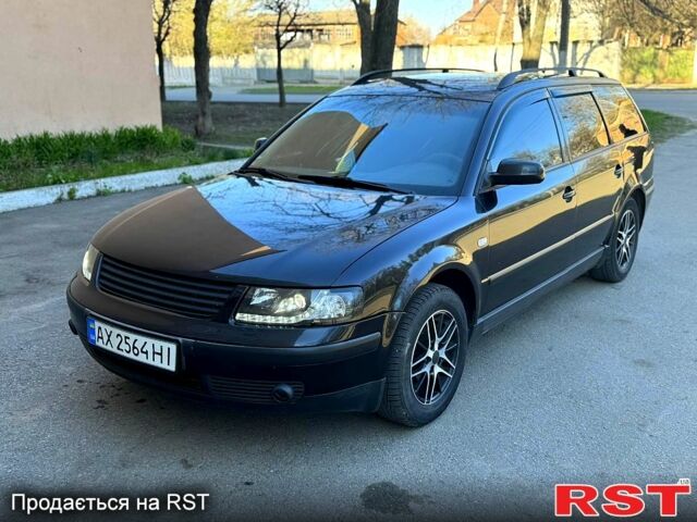 Черный Фольксваген Пассат, объемом двигателя 1.6 л и пробегом 347 тыс. км за 2700 $, фото 1 на Automoto.ua