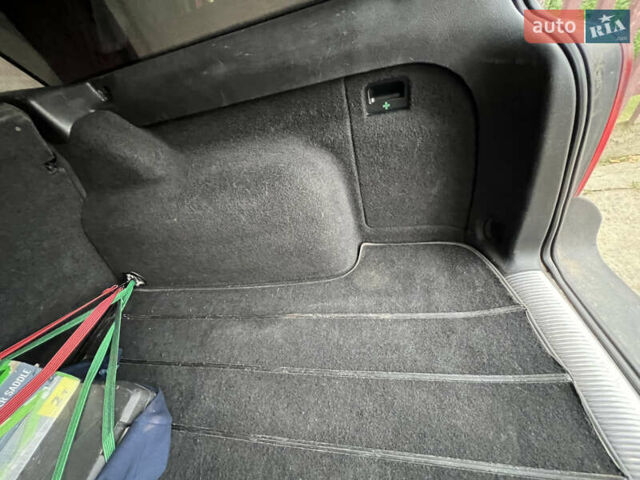 Черный Фольксваген Пассат, объемом двигателя 1.9 л и пробегом 481 тыс. км за 3299 $, фото 31 на Automoto.ua