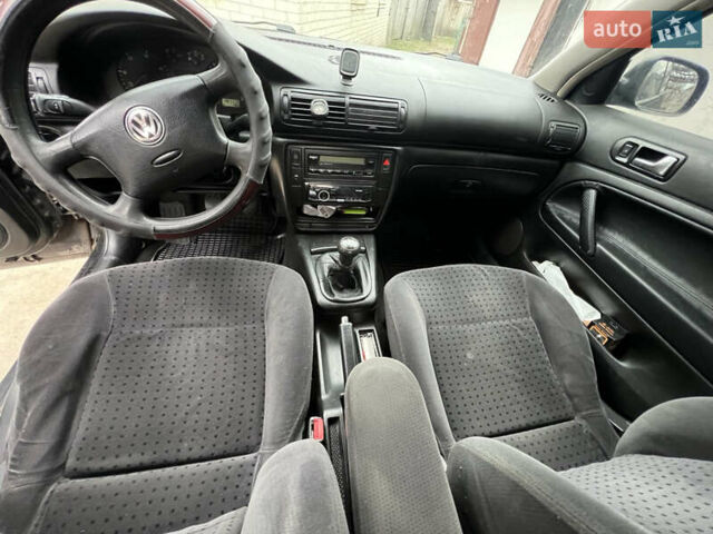 Черный Фольксваген Пассат, объемом двигателя 1.9 л и пробегом 481 тыс. км за 3299 $, фото 18 на Automoto.ua