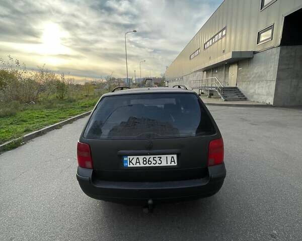 Чорний Фольксваген Пассат, об'ємом двигуна 2.8 л та пробігом 268 тис. км за 2700 $, фото 4 на Automoto.ua