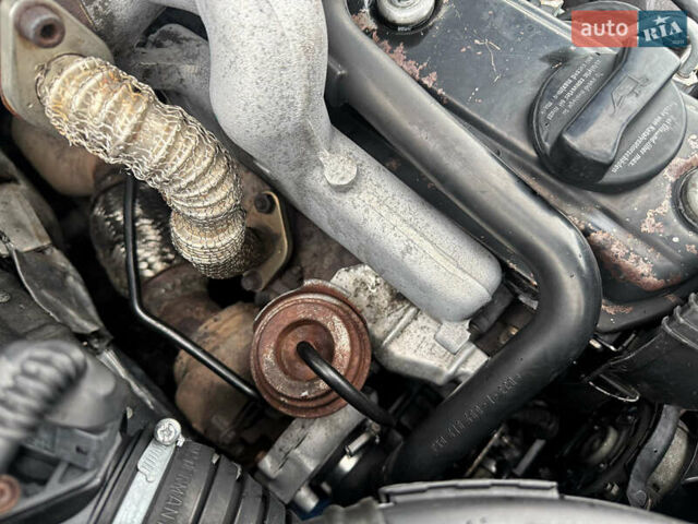 Черный Фольксваген Пассат, объемом двигателя 1.9 л и пробегом 405 тыс. км за 2900 $, фото 40 на Automoto.ua