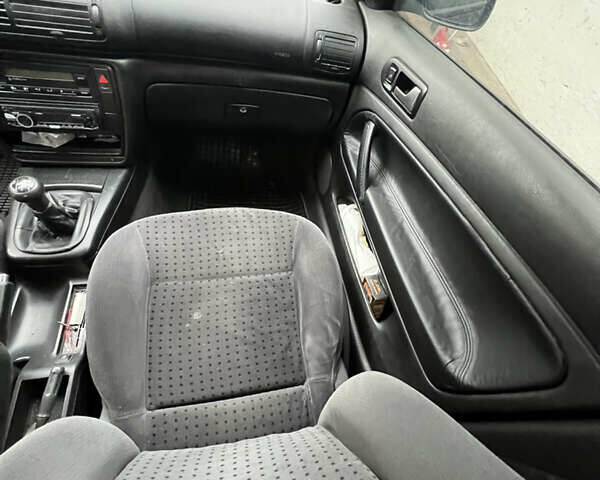 Черный Фольксваген Пассат, объемом двигателя 1.9 л и пробегом 481 тыс. км за 3299 $, фото 34 на Automoto.ua