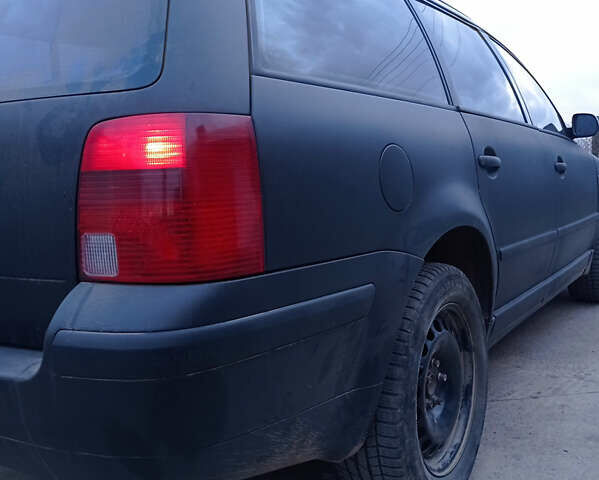 Черный Фольксваген Пассат, объемом двигателя 1.9 л и пробегом 481 тыс. км за 3299 $, фото 4 на Automoto.ua