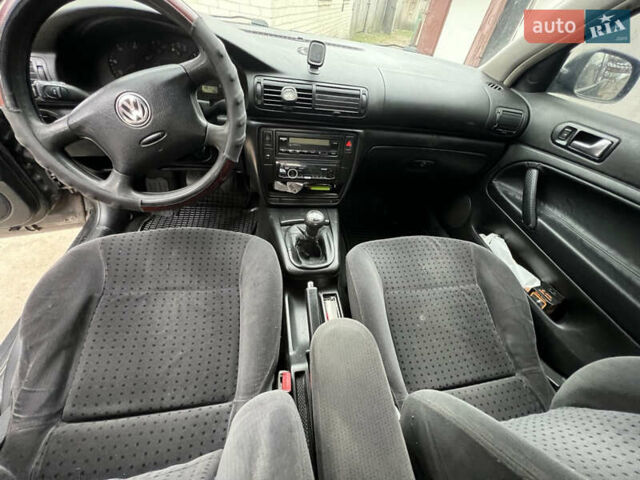 Черный Фольксваген Пассат, объемом двигателя 1.9 л и пробегом 481 тыс. км за 3299 $, фото 17 на Automoto.ua