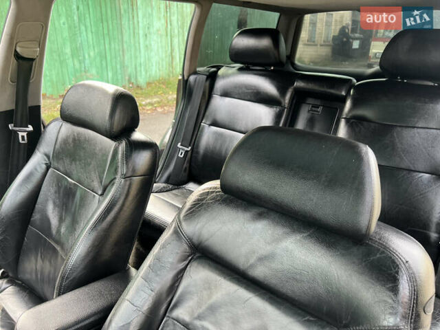 Черный Фольксваген Пассат, объемом двигателя 1.9 л и пробегом 300 тыс. км за 2599 $, фото 9 на Automoto.ua