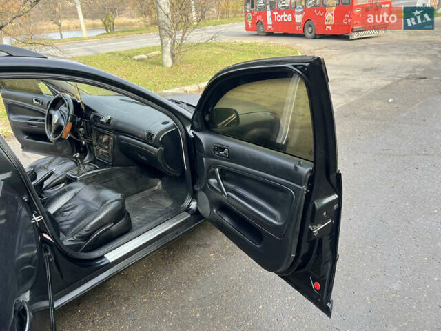 Черный Фольксваген Пассат, объемом двигателя 1.9 л и пробегом 300 тыс. км за 2599 $, фото 4 на Automoto.ua