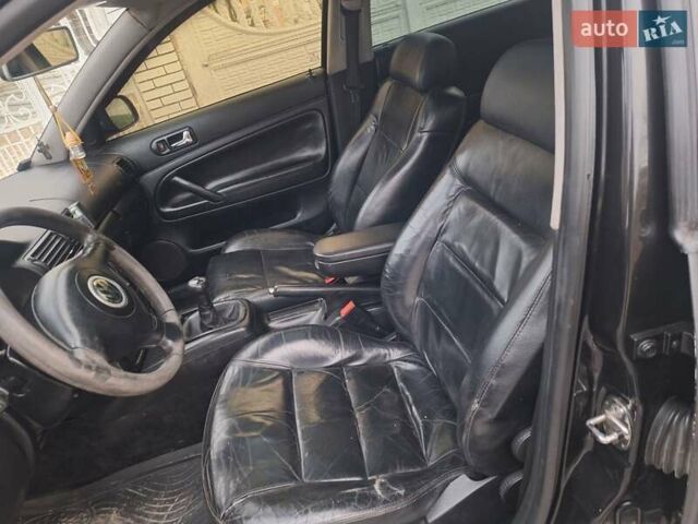 Черный Фольксваген Пассат, объемом двигателя 1.9 л и пробегом 408 тыс. км за 2800 $, фото 27 на Automoto.ua