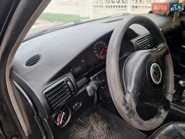 Черный Фольксваген Пассат, объемом двигателя 1.9 л и пробегом 408 тыс. км за 2800 $, фото 28 на Automoto.ua