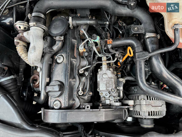 Черный Фольксваген Пассат, объемом двигателя 1.9 л и пробегом 408 тыс. км за 2999 $, фото 46 на Automoto.ua