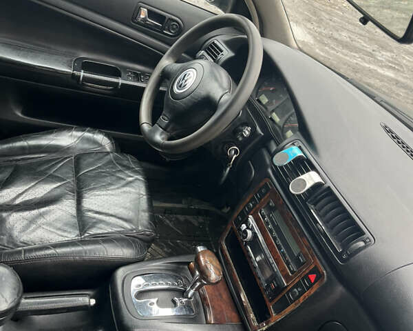 Черный Фольксваген Пассат, объемом двигателя 2.77 л и пробегом 430 тыс. км за 2000 $, фото 10 на Automoto.ua