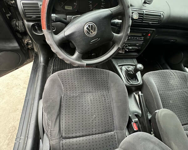 Черный Фольксваген Пассат, объемом двигателя 1.9 л и пробегом 481 тыс. км за 3299 $, фото 33 на Automoto.ua