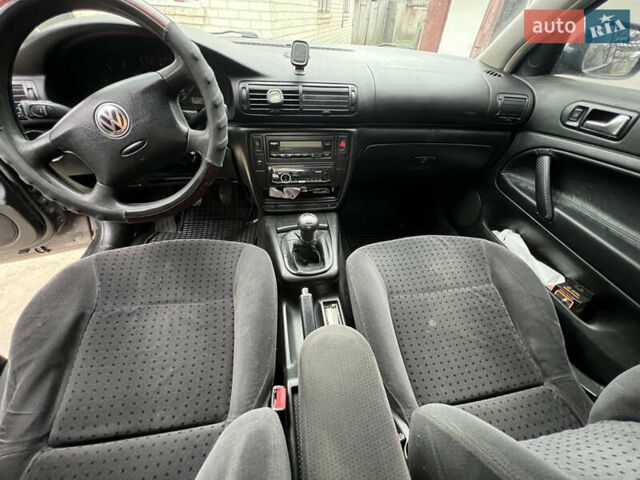 Черный Фольксваген Пассат, объемом двигателя 1.9 л и пробегом 481 тыс. км за 3299 $, фото 21 на Automoto.ua