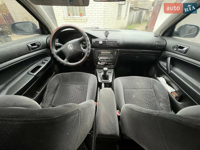 Черный Фольксваген Пассат, объемом двигателя 1.9 л и пробегом 481 тыс. км за 3299 $, фото 25 на Automoto.ua