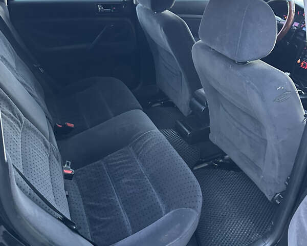 Черный Фольксваген Пассат, объемом двигателя 1.9 л и пробегом 375 тыс. км за 4550 $, фото 10 на Automoto.ua