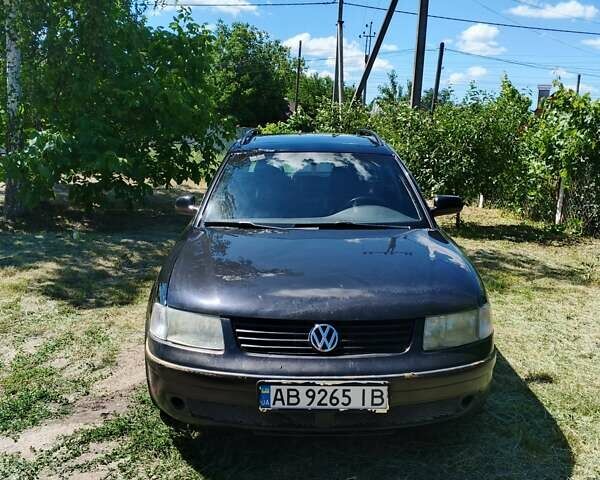 Черный Фольксваген Пассат, объемом двигателя 1.6 л и пробегом 215 тыс. км за 3700 $, фото 5 на Automoto.ua