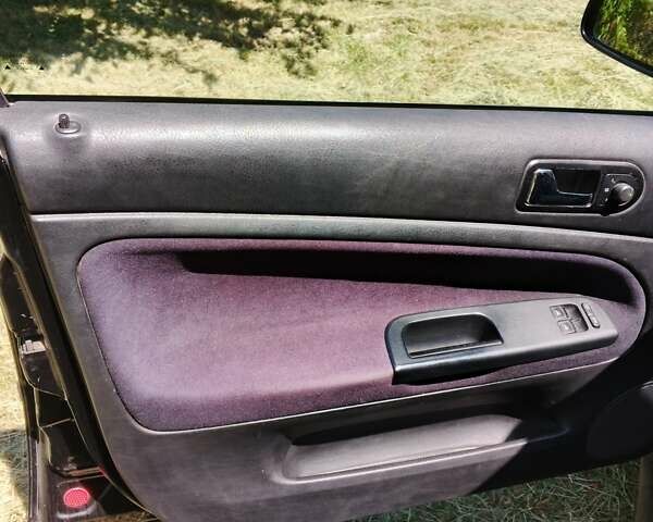 Черный Фольксваген Пассат, объемом двигателя 1.6 л и пробегом 215 тыс. км за 3700 $, фото 1 на Automoto.ua