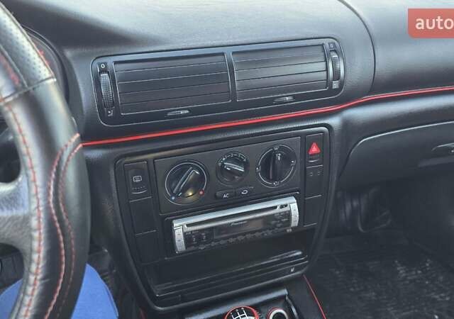 Черный Фольксваген Пассат, объемом двигателя 1.6 л и пробегом 274 тыс. км за 4000 $, фото 7 на Automoto.ua