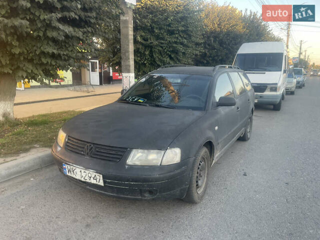 Черный Фольксваген Пассат, объемом двигателя 1.9 л и пробегом 310 тыс. км за 1500 $, фото 1 на Automoto.ua