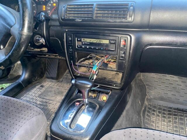 Черный Фольксваген Пассат, объемом двигателя 0 л и пробегом 380 тыс. км за 900 $, фото 2 на Automoto.ua