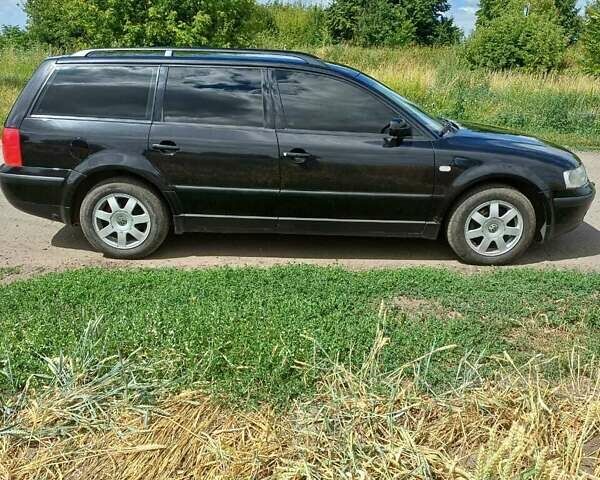 Черный Фольксваген Пассат, объемом двигателя 1.6 л и пробегом 200 тыс. км за 5000 $, фото 2 на Automoto.ua