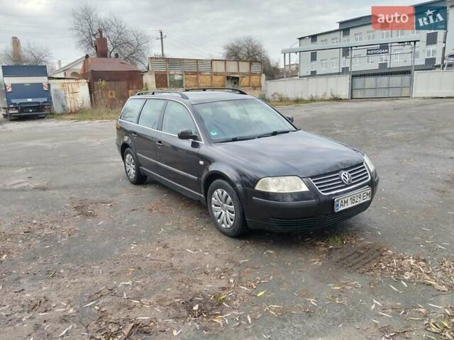 Черный Фольксваген Пассат, объемом двигателя 1.6 л и пробегом 310 тыс. км за 4400 $, фото 1 на Automoto.ua
