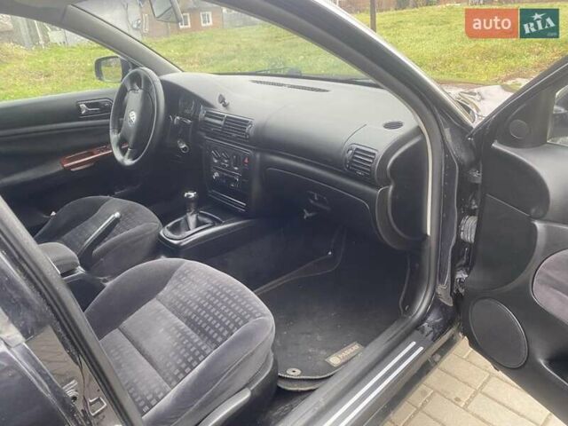 Черный Фольксваген Пассат, объемом двигателя 1.6 л и пробегом 358 тыс. км за 4100 $, фото 13 на Automoto.ua