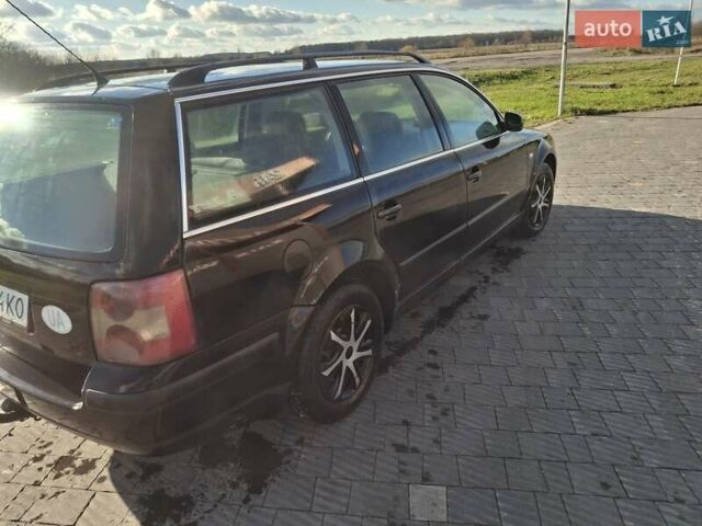 Черный Фольксваген Пассат, объемом двигателя 1.6 л и пробегом 350 тыс. км за 3250 $, фото 2 на Automoto.ua