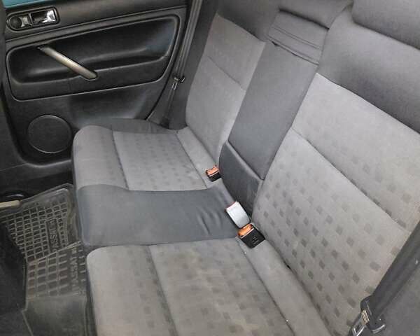 Черный Фольксваген Пассат, объемом двигателя 1.6 л и пробегом 260 тыс. км за 4400 $, фото 9 на Automoto.ua