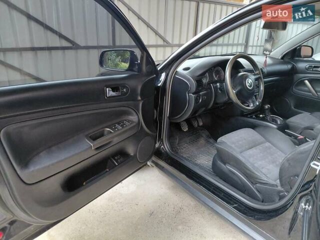 Черный Фольксваген Пассат, объемом двигателя 1.6 л и пробегом 260 тыс. км за 4400 $, фото 10 на Automoto.ua