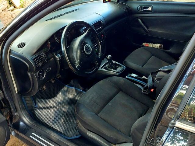 Черный Фольксваген Пассат, объемом двигателя 2 л и пробегом 270 тыс. км за 4200 $, фото 5 на Automoto.ua