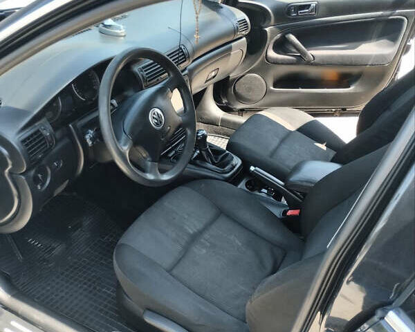 Черный Фольксваген Пассат, объемом двигателя 1.6 л и пробегом 257 тыс. км за 5000 $, фото 5 на Automoto.ua