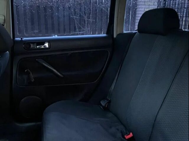 Черный Фольксваген Пассат, объемом двигателя 1.9 л и пробегом 233 тыс. км за 1750 $, фото 5 на Automoto.ua