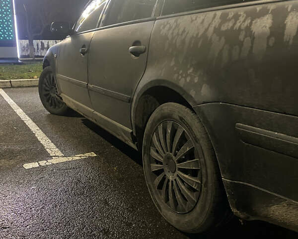 Черный Фольксваген Пассат, объемом двигателя 1.9 л и пробегом 492 тыс. км за 3600 $, фото 4 на Automoto.ua